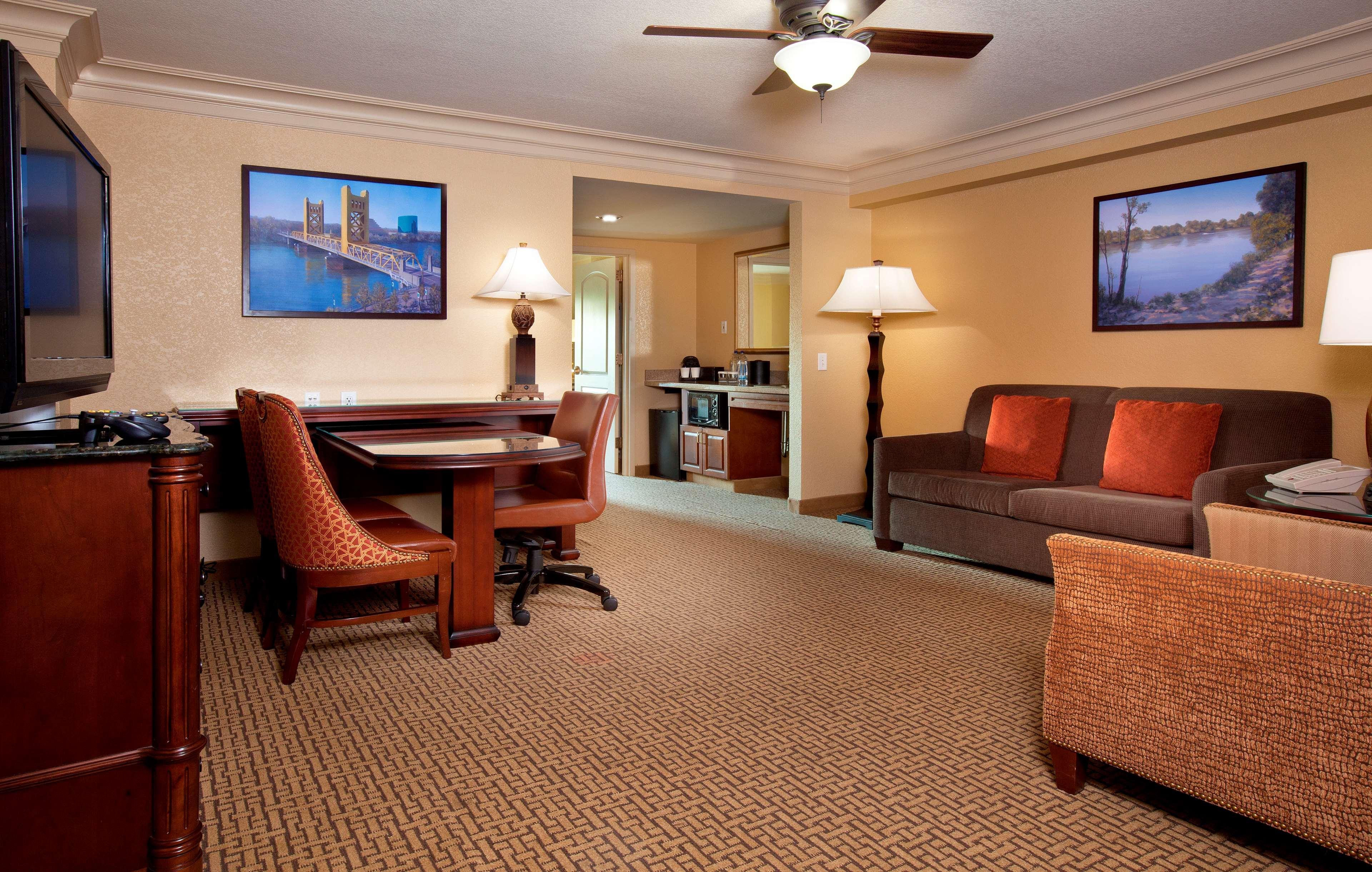 Embassy Suites By Hilton Sacramento Riverfront Promenade Chambre photo